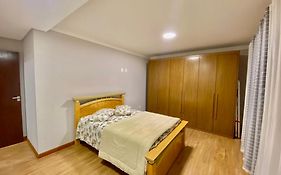 Quarto para locação em apartamento